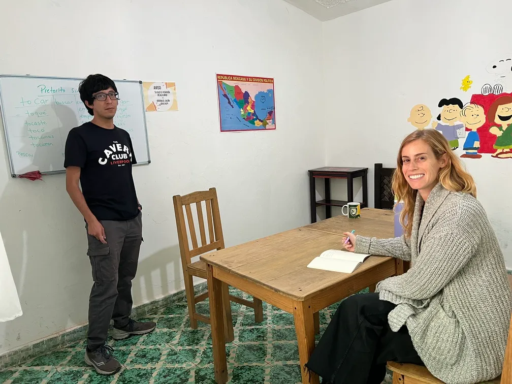 Students practicing conversation in Chiapas